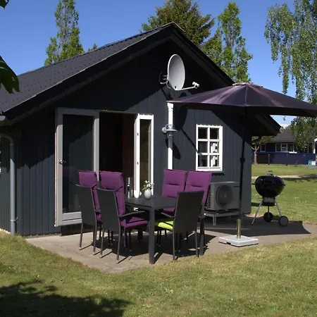 Otel Ferieby - Torpet 25 Hovborg